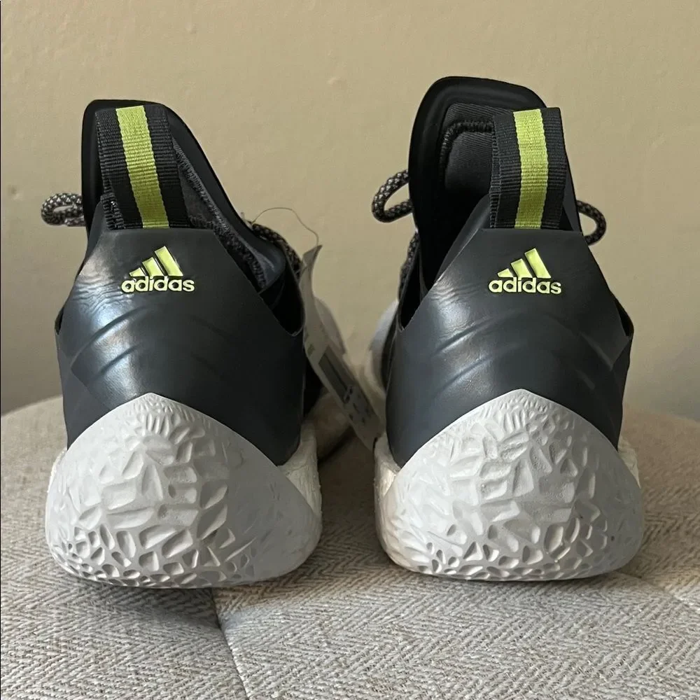 NWT adidas Harden Vol 2 in Concrete Gray and Black in Size 7